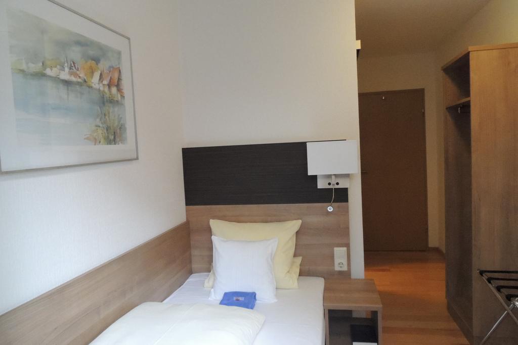 Hotel-Gasthof Neue Post Leutershausen  Zimmer foto